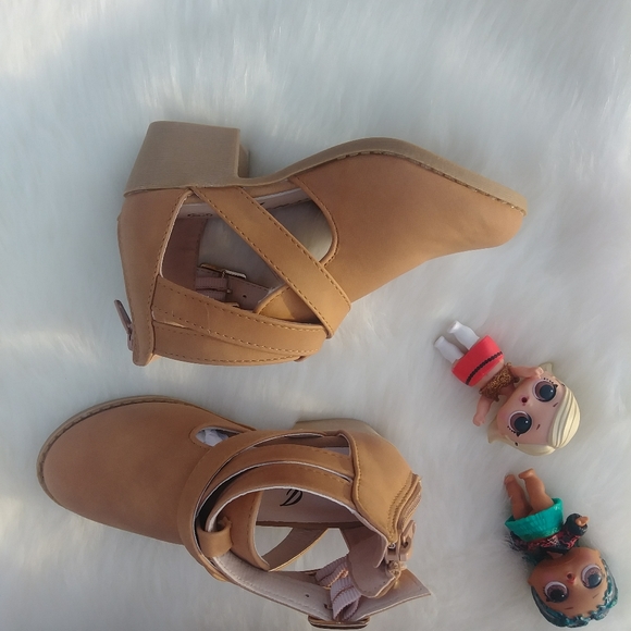 Other - NWT Kids Booties
